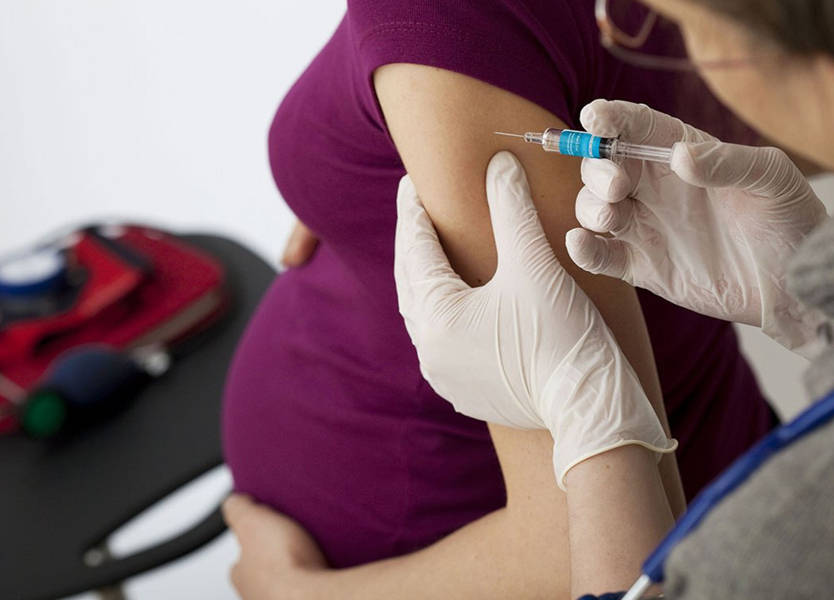 هل يشكل تطعيم الحوامل خطراً على أطفالهنّ؟