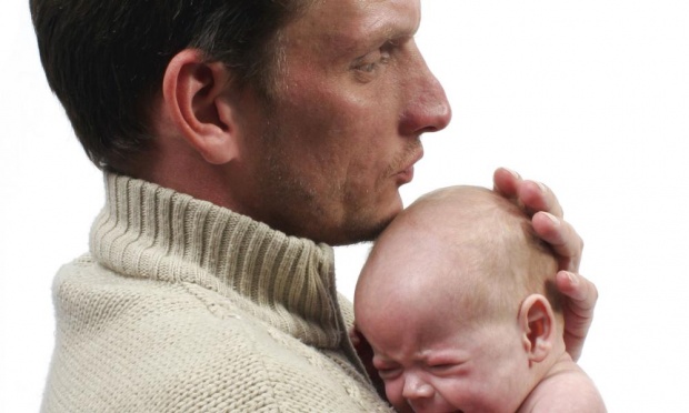 الآباء يعانون أيضاً من إكتئاب ما بعد الولادة