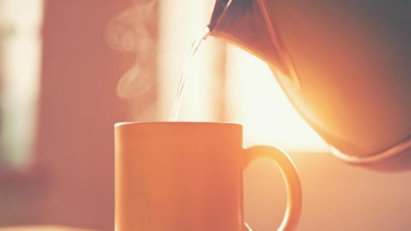 إشربوا الماء الدافئ صباحاً... لهذه الأسباب