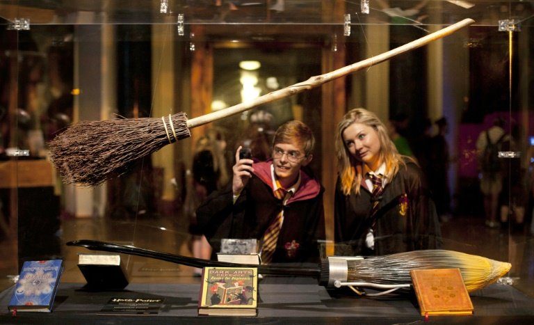 هاري بوتر يظهر على المسرح بلندن