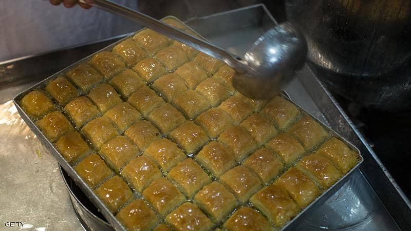 تحذير طبي من "السكر المضاف".. وما الكمية المسموحة؟