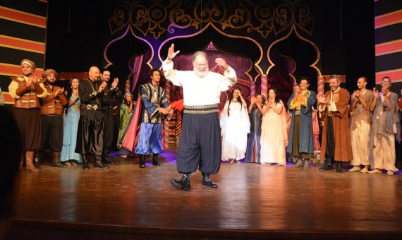 الفخراني يهدي "ليلة" لنور الشريف