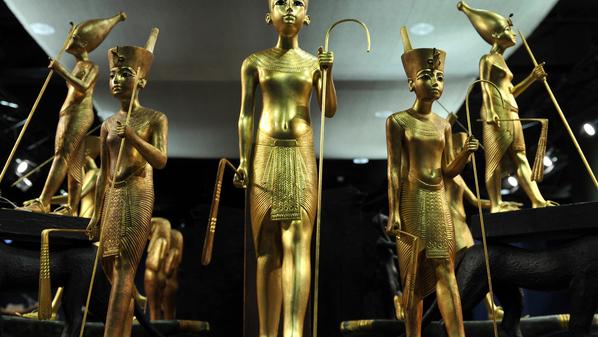 مصر تقاطع متحفا بريطانيا باع تمثالا فرعونيا