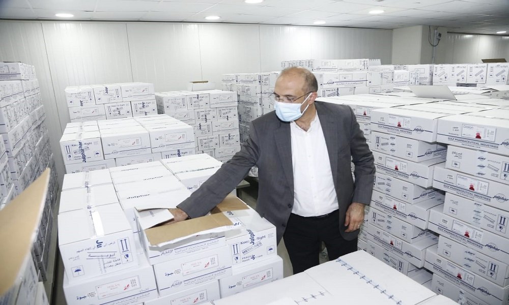 مداهمات المستودعات: توقيفات وأدوية مجانية