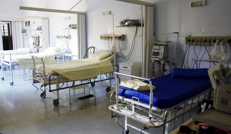 انهيار القطاع الصحي: أربعة مستشفيات إلى الإقفال