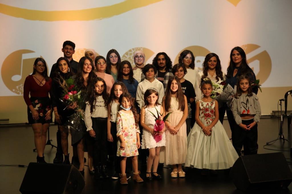 معهد فن أقام حفلة موسيقية غنائية لطلابه في سينما إشبيليا