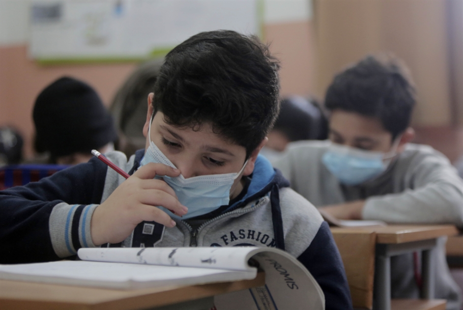 التأرجح بين الحضوري و&laquo;أون لاين&raquo;: الطلاب والأساتذة &laquo;لا معلّقين ولا مطـلّقين&raquo;