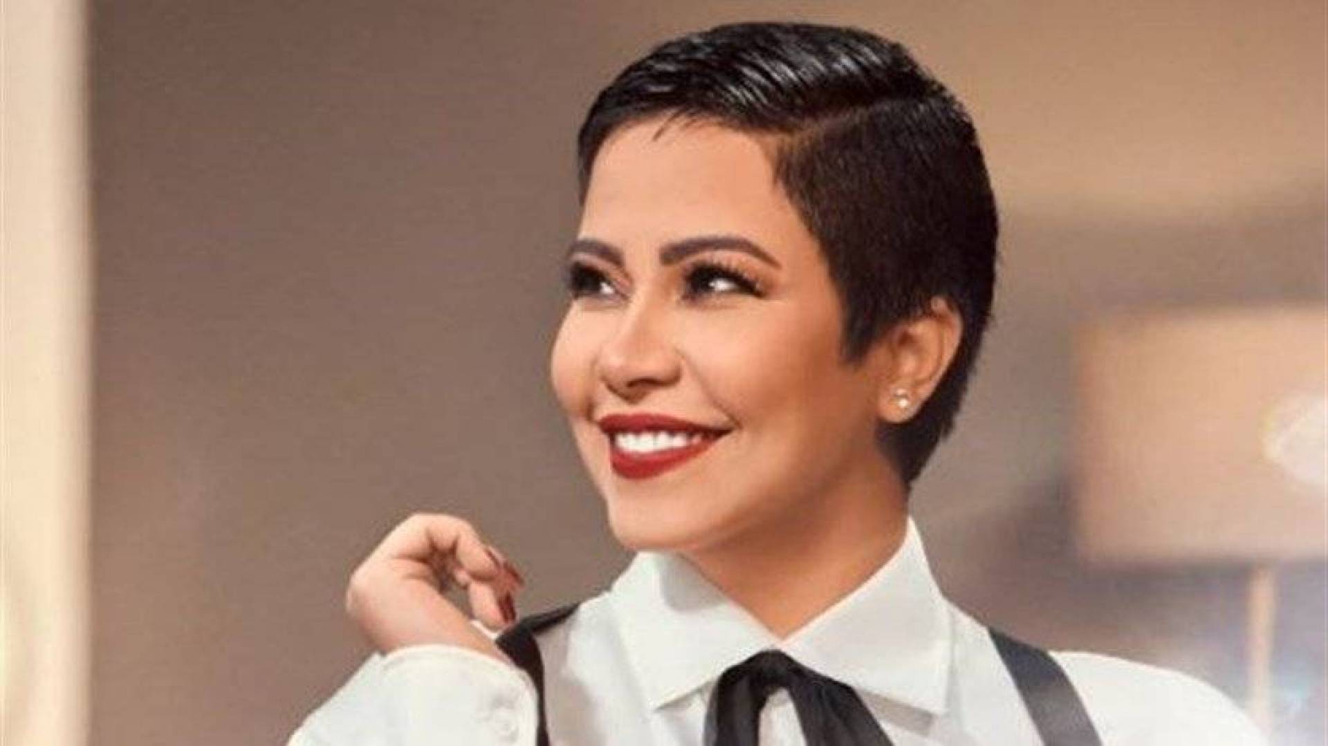 شيرين عبد الوهاب في صورة عفويّة من استديو التسجيل
