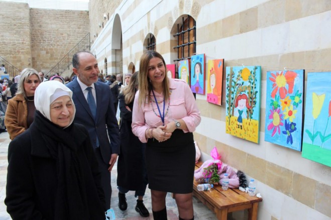بحضور بهية الحريري وسفير تونس وبإشراف الفنانة فاطمة سامي.. 80 رساماً من 'Maison D&rsquo;Art' في معرض 'Sun Flower' في 'مركز علا'- صيدا القديمة