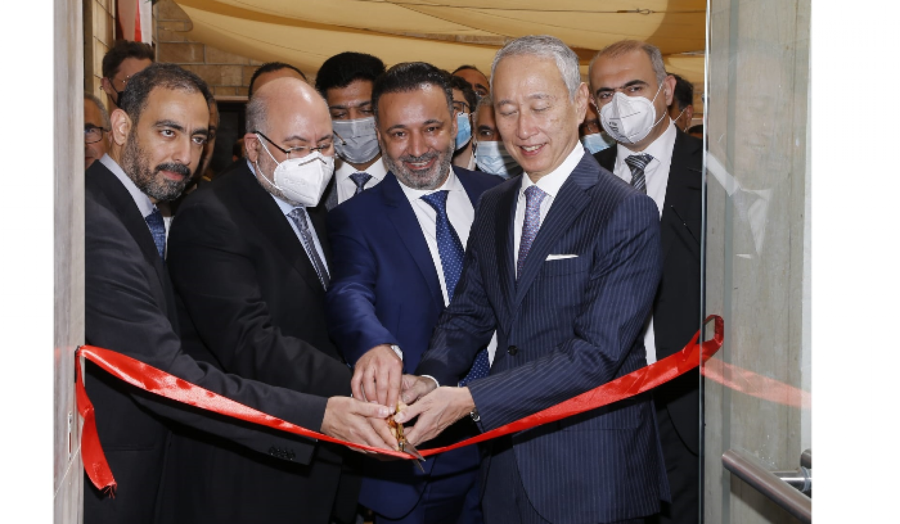 وزير الصحة يتسلّم أنظمة للطاقة الشمسية هبة من اليابان