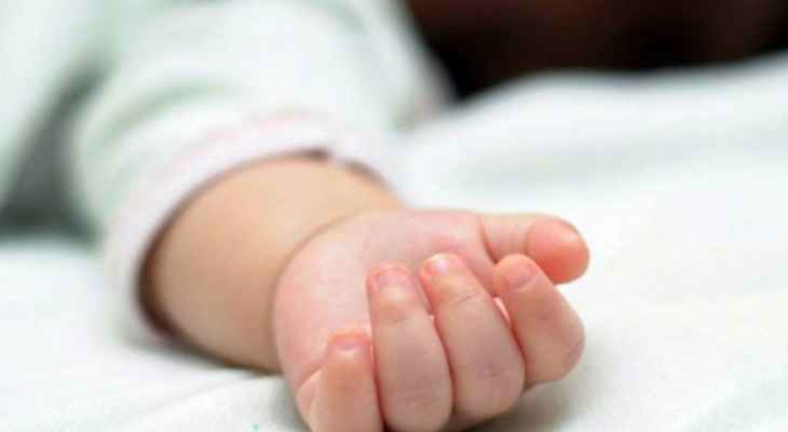 صيدا.. وفاة طفلة ونقل 3 من افراد عائلتها الى المستشفى بعد اصابتهم بحالات تسمم