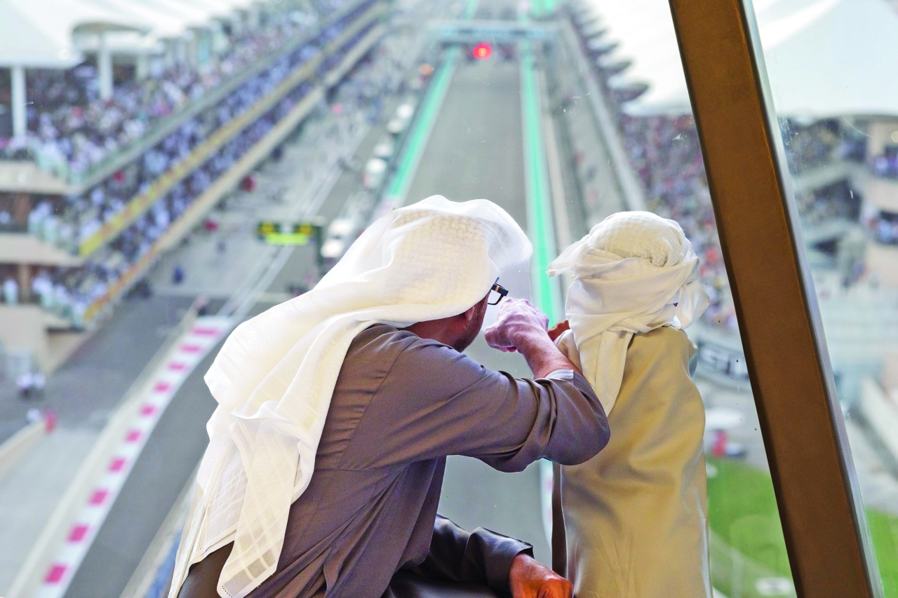 بالفيديو والصور : رئيس الإمارات يشهد الجولة الختامية لبطولة العالم للفورمولا1