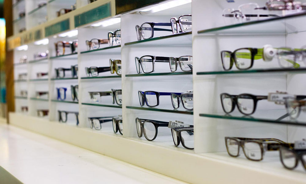 6 أسباب &ldquo;مدمّرة&rdquo; للعين تقود إلى ارتداء النظارات.. ما هي؟