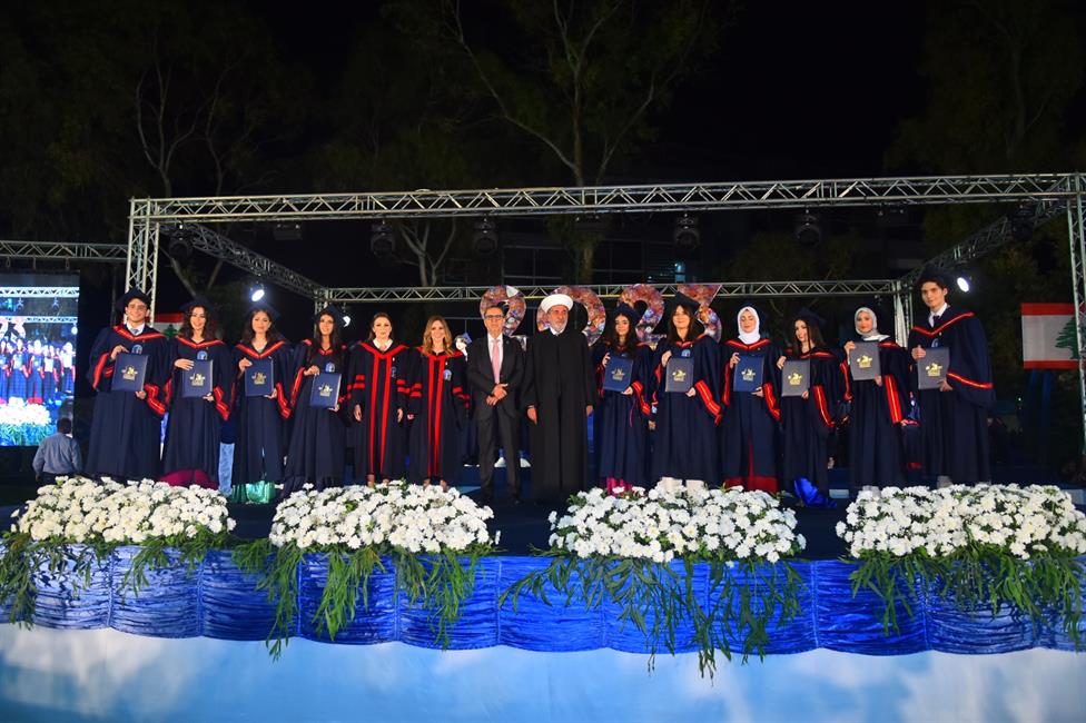 بالصور : دريان ممثلاً بسوسان رعى تخرج "الحسام -صيدا ": أنتم الضوء في هذه الظلمة التي نعيش