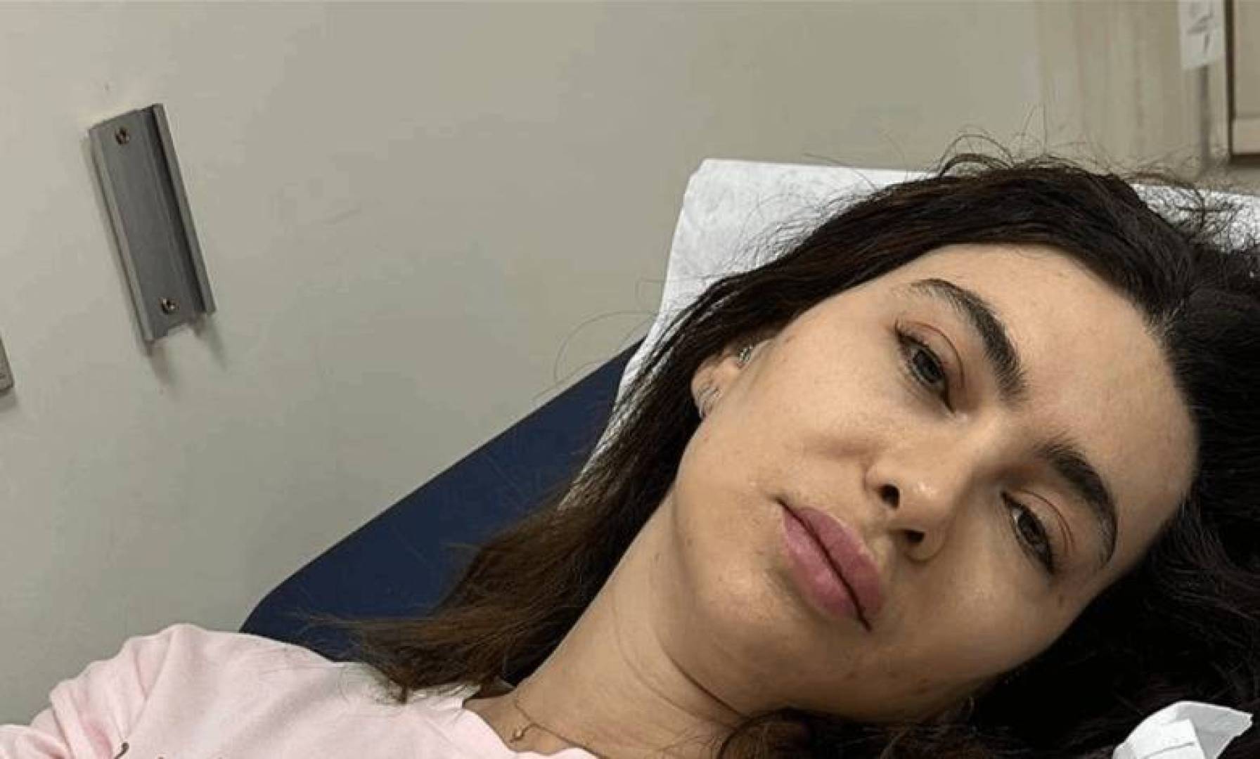 بعدما ظهرت بوجه شاحب داخل ..المستشفى.. ستيفاني صليبا تلعب &ldquo;البوكسينغ&rdquo;!