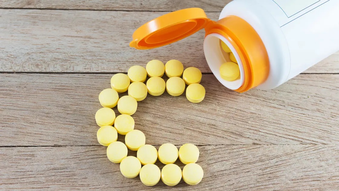 "تغذي الأورام السرطانية"&hellip; تحذير من تناول مكملات فيتامين c!