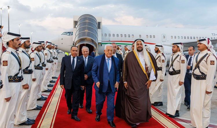الرئيس الفلسطيني محمود عباس يصل إلى الدوحة لمباحثات مع أمير قطر