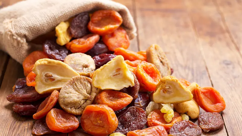 ما هي فوائد تناول الفواكه المجففة في رمضان؟