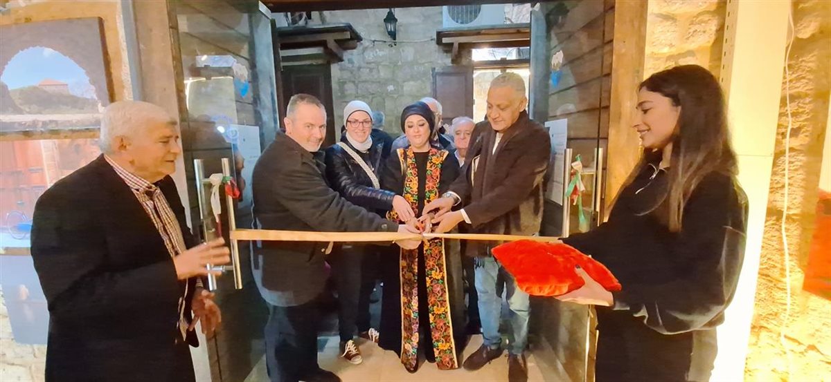 بالفيديو والصور : رئيس بلدية صيدا د. بديع رعى إفتتاح معرض "صيدا في القلب" للفنانة التشكيلية دلال العزي القيسي والمصور الفوتوغرافي محمد الظابط