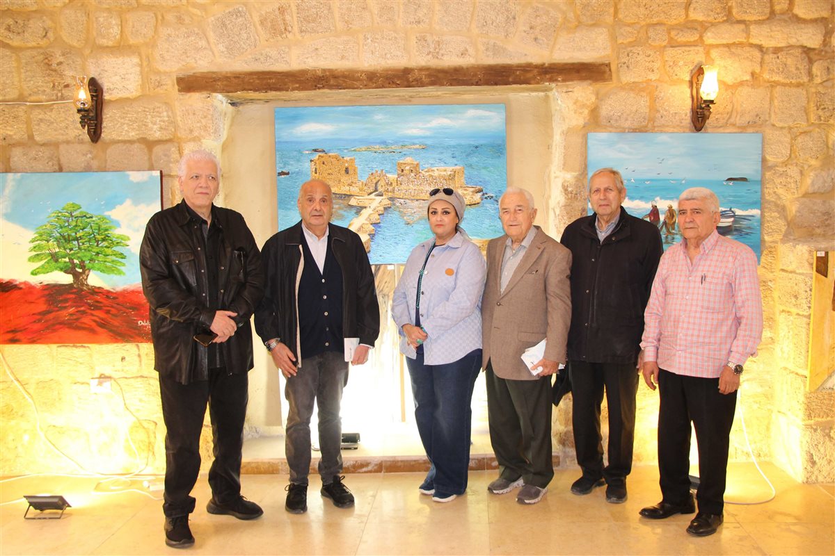 شريف تابت جال بدعوة من أنطوان صاصي في معرض لوحات الفنانة دلال العزي بصيدا القديمة