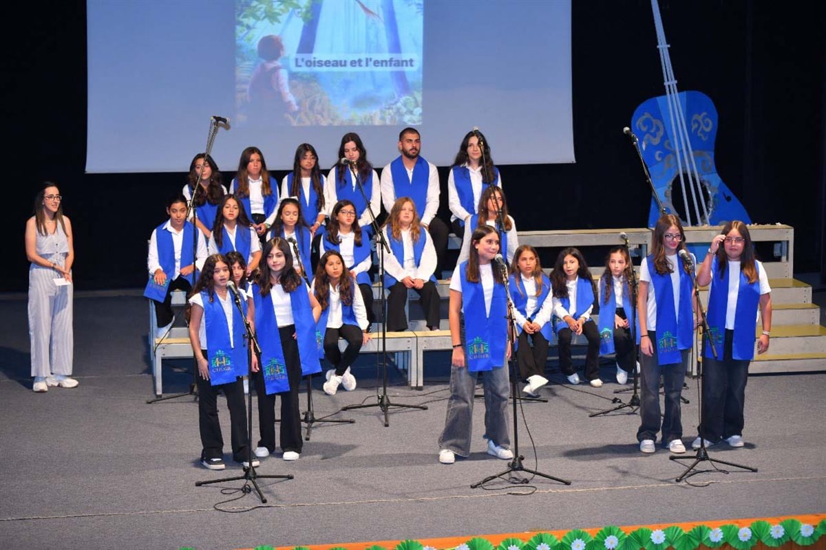 معرض وأمسية لطلاب ناديي الفنون والموسيقى في ثانوية رفيق الحريري شغف تنبض به لوحات وأصوات تعبّر عن أحلام وتحمل رسائل صادقة