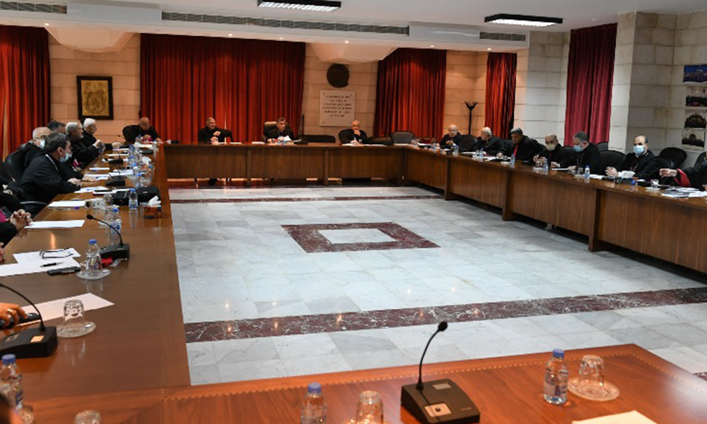المطارنة الموارنة يحذرون من التلكؤ في معالجة سلاح المخيمات