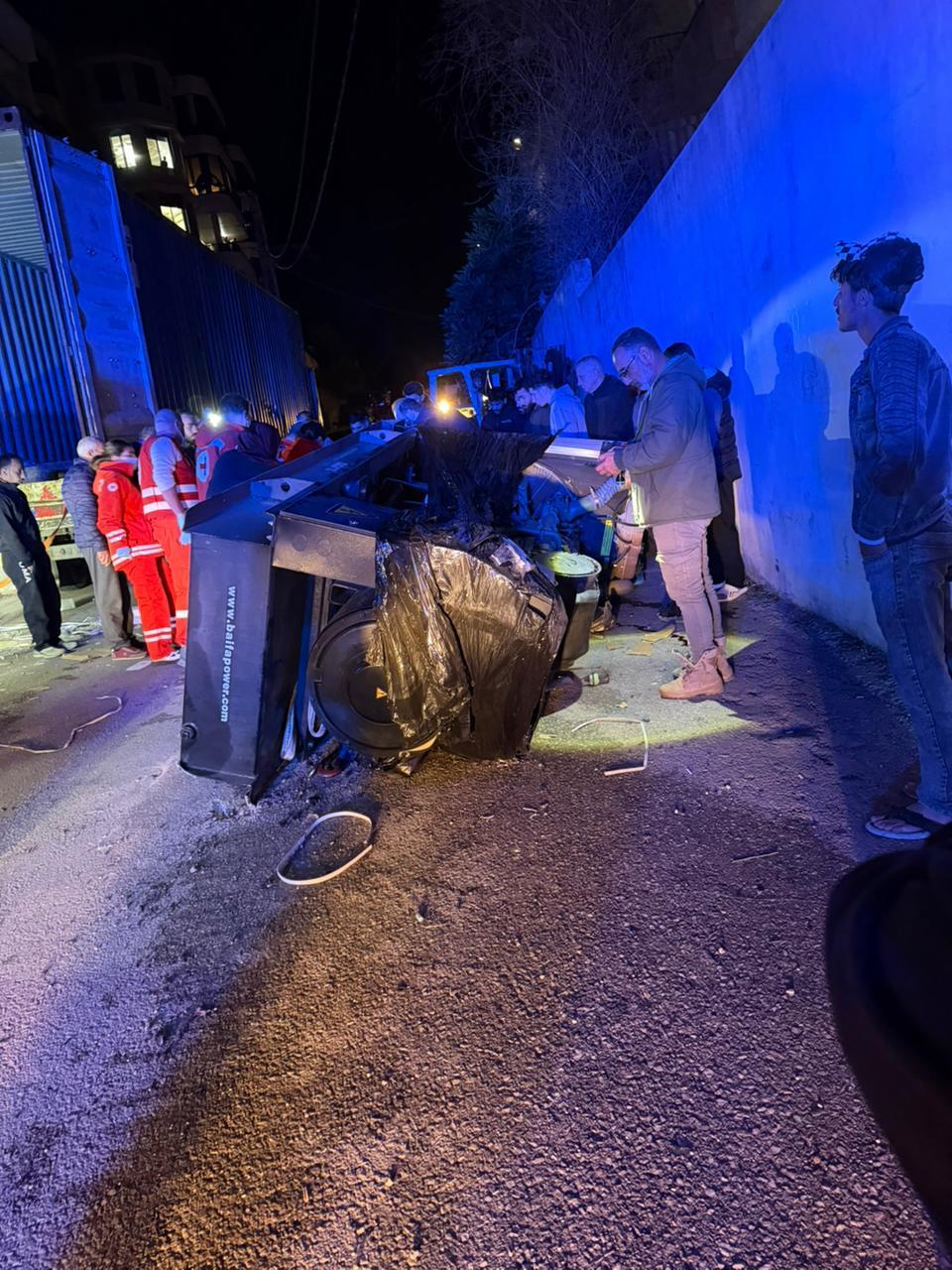 وفاة شخص وإصابة آخر في حادث سقوط موتور من شاحنة في حارة صيدا
