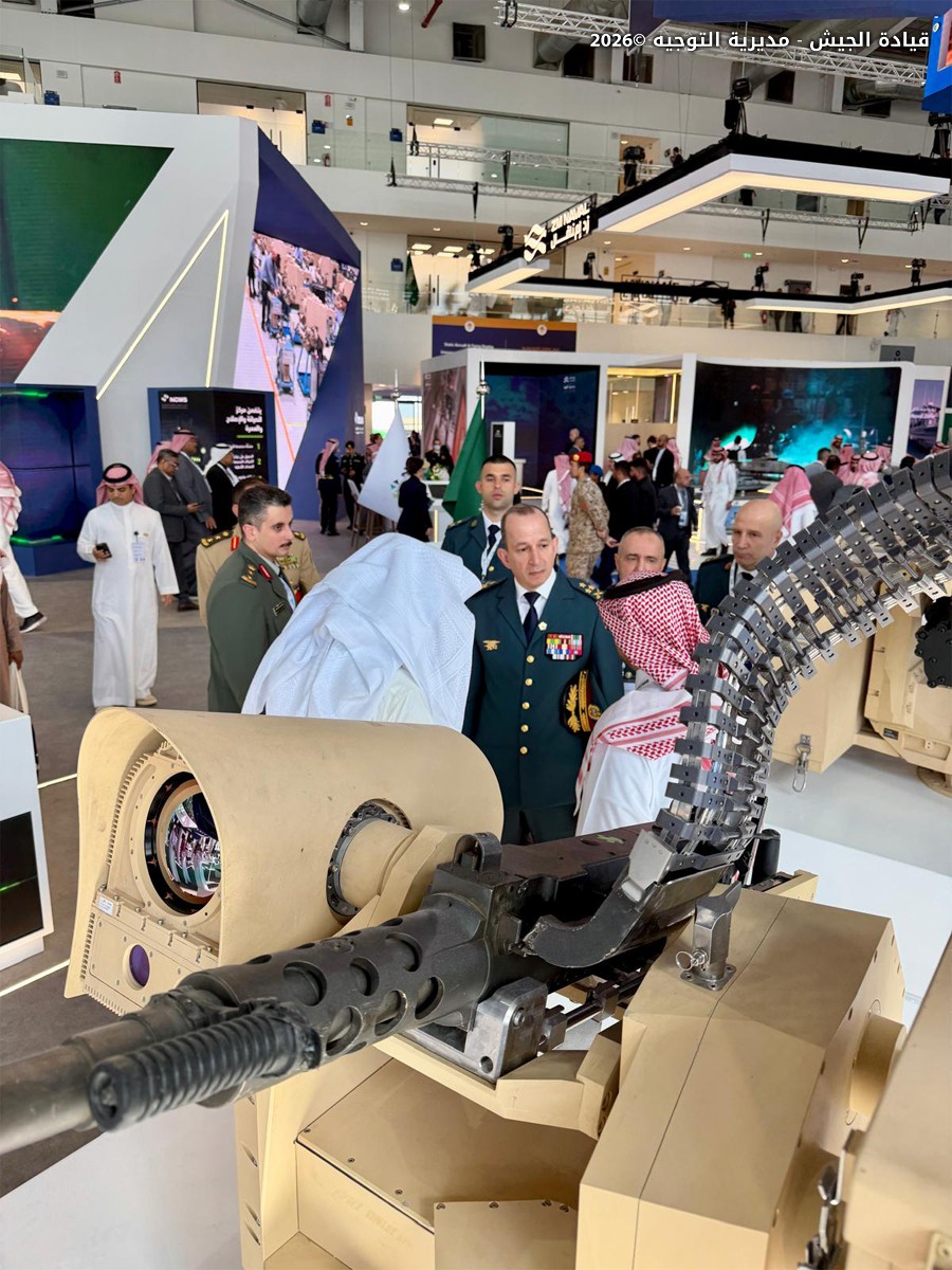 قائد الجيش زار السعودية واطلع على أحدث التقنيات في مجال صناعة الدفاع والأمن والتقى