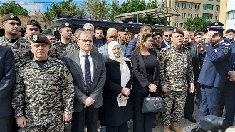بهية الحريري شاركت في مراسم تشييع شهداء أمن الدولة وقدمت التعازي للّواء لاوندس: نأمل أن تثمر تضحيات اللبنانيين بزوغ فجر جديد للبنان