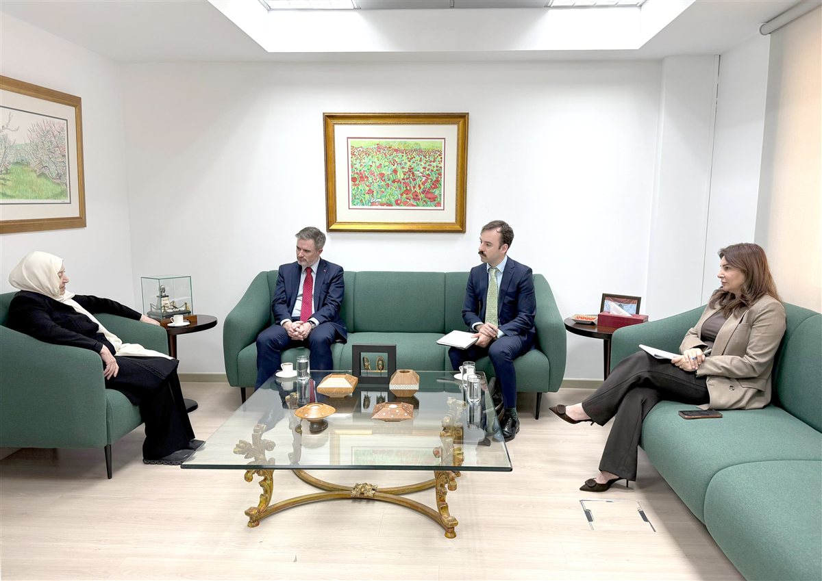 بهية الحريري تتابع التطورات مع سفير كندا في لبنان غريغوري غاليغان
