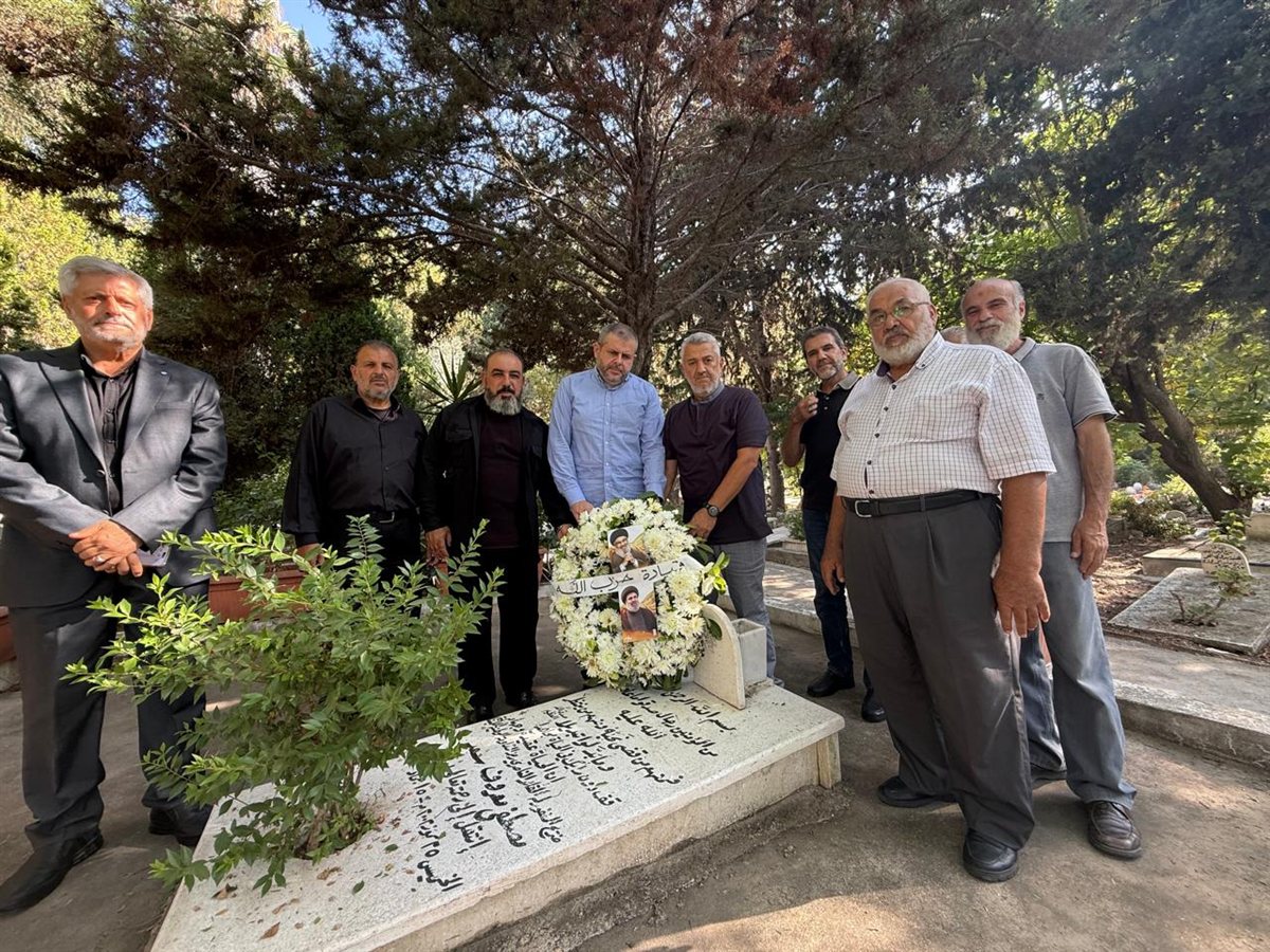 وفد من حزب الله زار ضريح النائب مصطفى سعد بالذكرى الـ 24 لرحيله