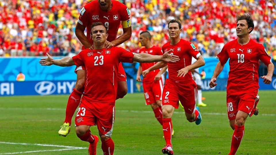 تشجيع المنتخب السويسري من متحف الصابون في صيدا