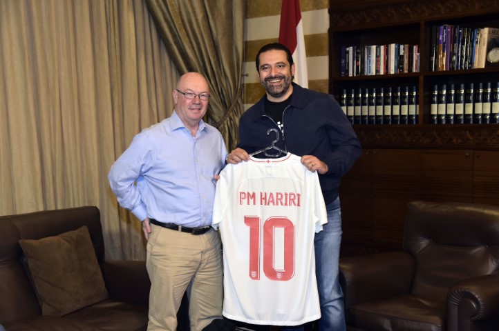 الرئيس سعد الحريري يحمل الرقم 10 في المنتخب البريطاني لكرة القدم