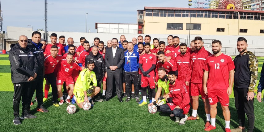 الرئيس سعد الحريري تفقد منتخب الكرة قبل سفره الى الامارات