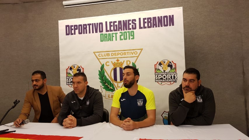 مؤتمر صحفي في بلدية صيدا بمشاركة لاعب ريال مدريد السابق دايفيد سييرا لإطلاق أول مخيم تدريبي لنادي "ديبورتيفو ليغانيس" الأسباني&lrm;