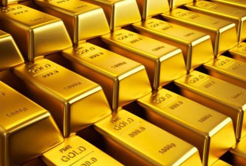 الذهب يحوم قرب أدنى مستوى