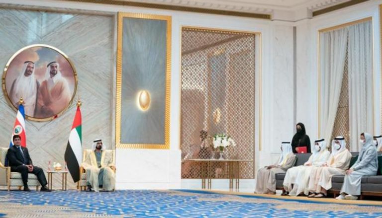 الشيخ محمد بن راشد آل مكتوم ورئيس كوستاريكا يشهدان توقيع اتفاقيات ومذكرات تفاهم