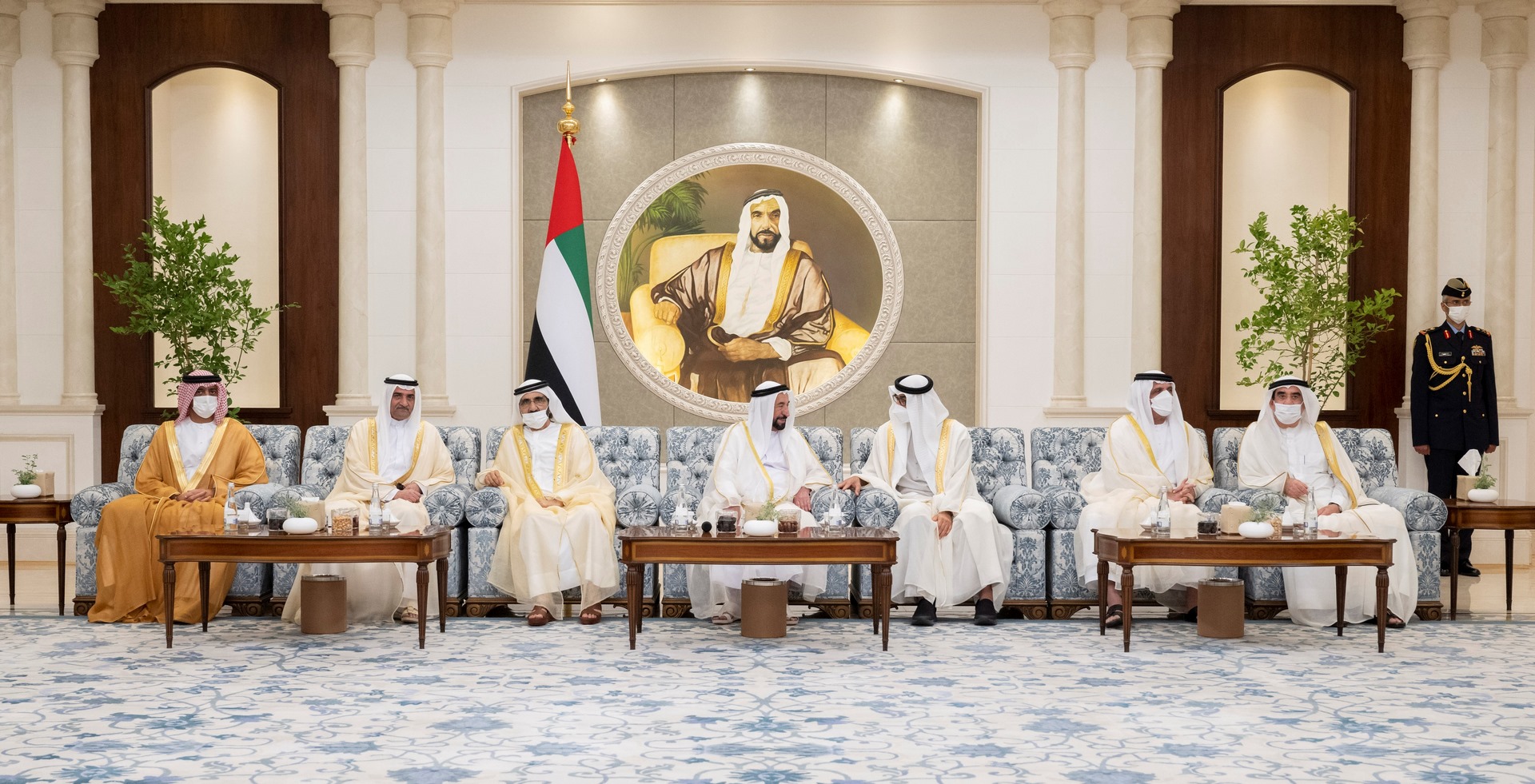 الشيخ محمد بن زايد يستقبل المهنئين بعيد الفطر المبارك