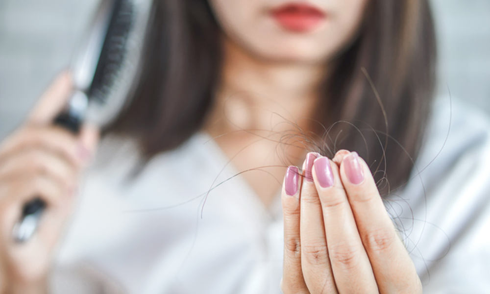 متى يكون فقدان الشعر مقلقا بالنسبة للمرأة؟