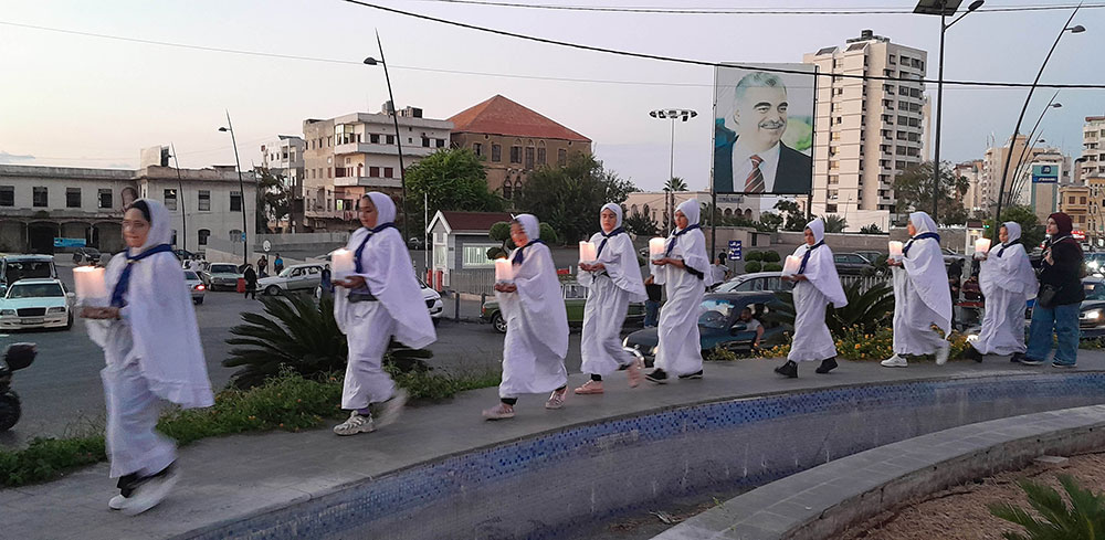 كشافة لبنان المستقبل - مفوضية الجنوب تحيي ذكرى المولد النبوي الشريف بمشهدية احتفالية تخللها مدائح نبوية واضاءة شموع وتوزيع حلوى