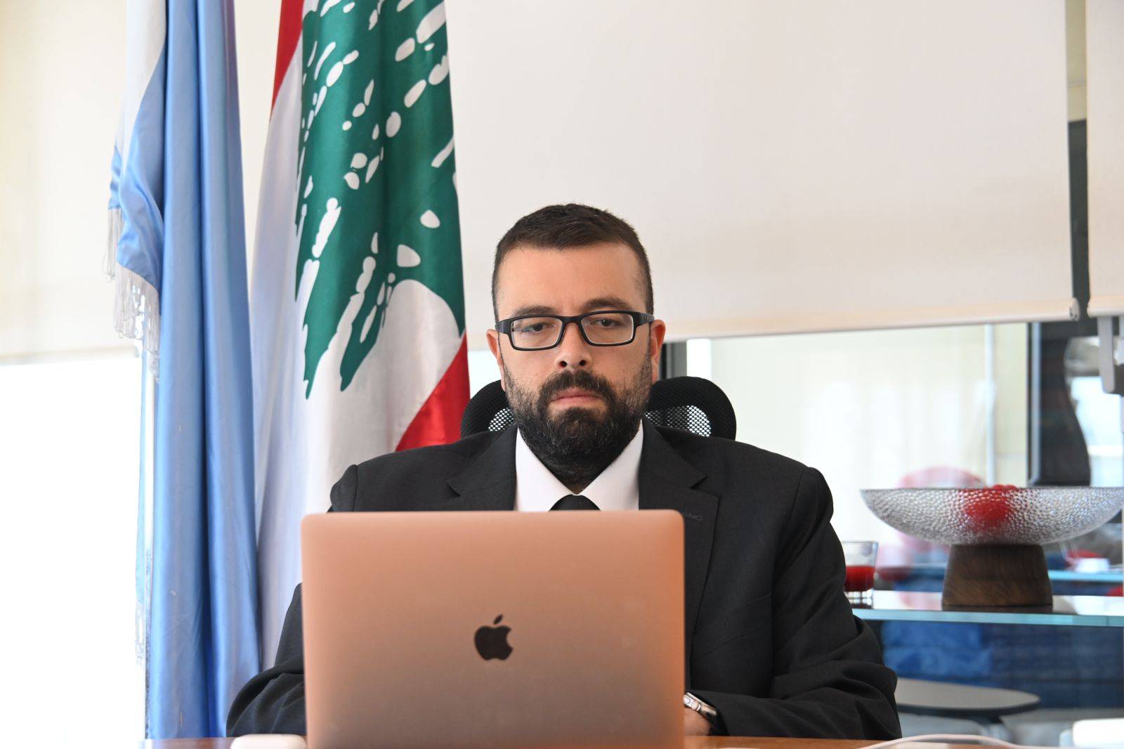 أحمد الحريري في اجتماع "مؤسسة عرفات": وحدة الصف الفلسطيني أساس مواجهة العدو الإسرائيلي