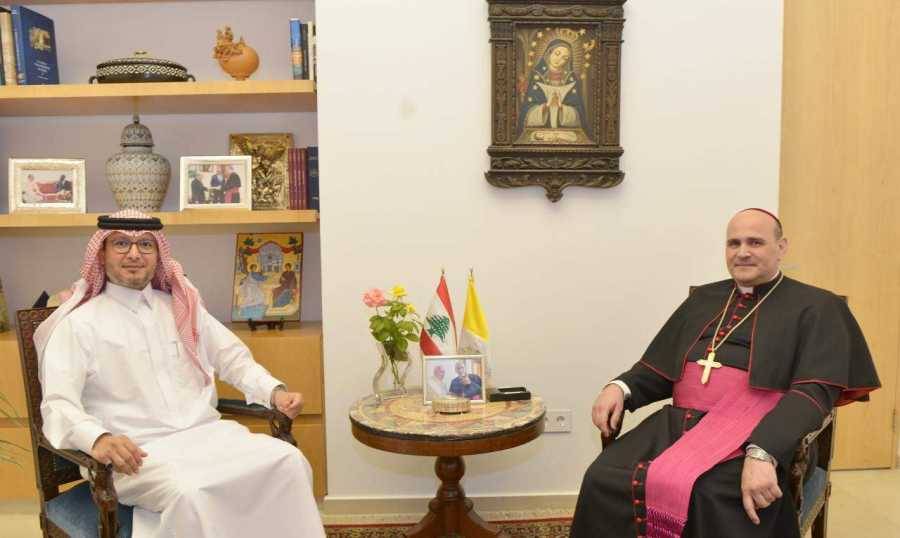 بخاري زار السفير البابوي