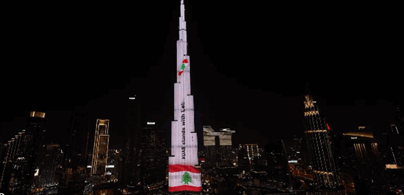 بالفيديو : تضامنا مع مبادرة الإمارات معك يا لبنان.. برج خليفة يضيء بألوان العلم اللبناني