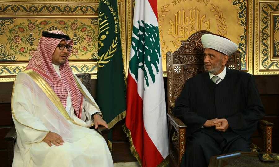 دريان يلتقي السفير السعودي: لا خلاص إلا بتنفيذ الـ 1701 وتطبيق الطائف
