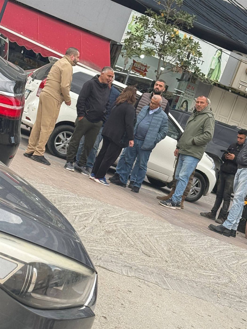 النائب أسامة سعد يتفقد مبنى الضمان في صيدا والمنطقة المحيطة به بعد اتصال كاذب