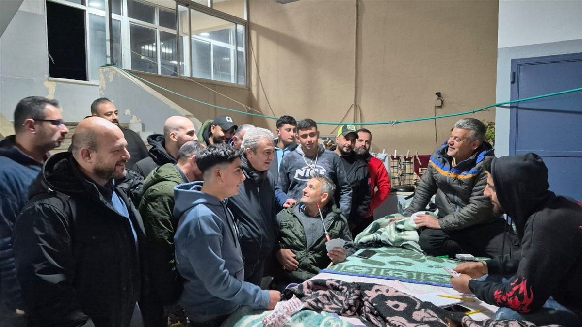 رئيس واعضاء المجلس البلدي في صيدا يتفقدون مكان الإستهداف في تعمير عين الحلوة ويزورون المستشفى الحكومي ومركز الإيواء في ثانوية الزعتري