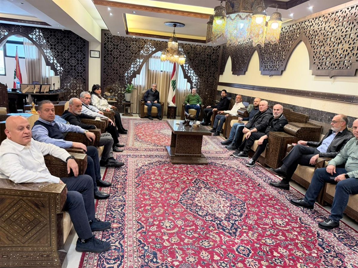 اجتماع لرؤساء بلديات اتحاد بلديات صيدا - الزهراني مع محافظ الجنوب للبحث في تداعيات النزوح وتعزيز التنسيق