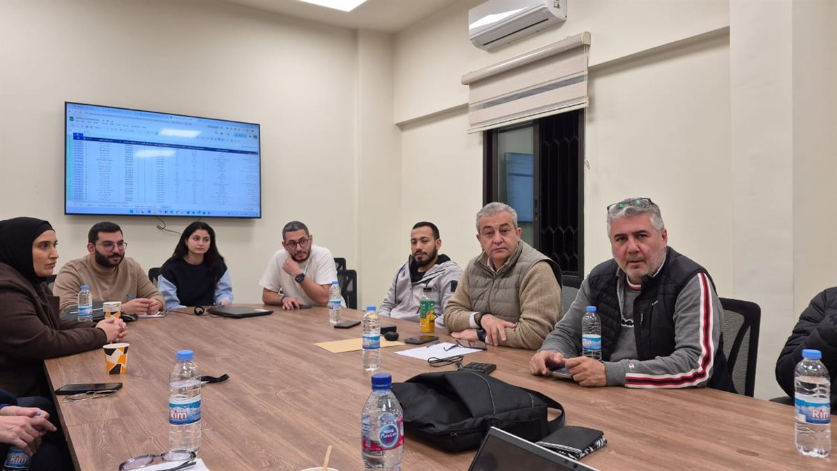 بلدية صيدا تعتمد آلية لتوزيع المساعدات للنازحين في المنازل وتُقرّ الملعب البلدي مركزاً رئيسياً للتوزيع