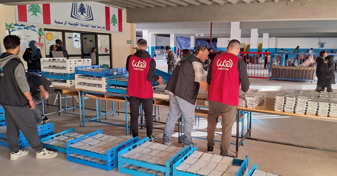 تقديمات جمعية 'أهلنا' للعائلات النازحة ضمن حملة 'أغيثوا لبنان': مساعدات عينية وخدمات إغاثية لـ 1382 نازحاً في 3 مراكز إيواء