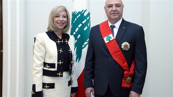 المواطنيّة في زمن المحن: السيدة الأولى تتصل بإدارة ثانوية المقاصد الإسلامية مطمئنة في ظل استمرار الحرب